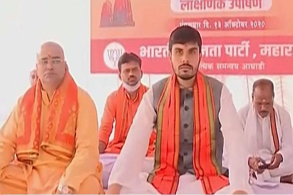 Priests in Shirdi temple protest against Uddhav Thackeray government