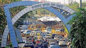 Farmers block Delhi-Noida border at Chilla, disrupt normal life