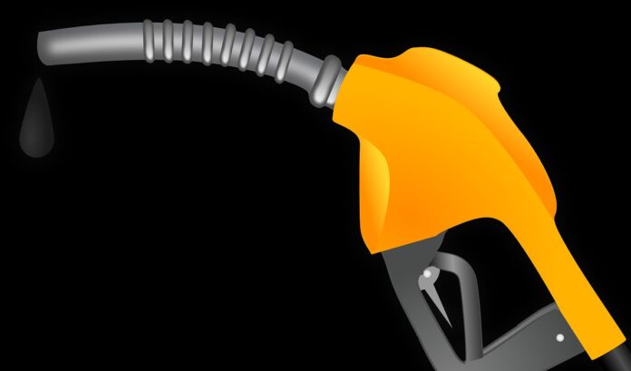 India supplies fuel to Sri Lanka