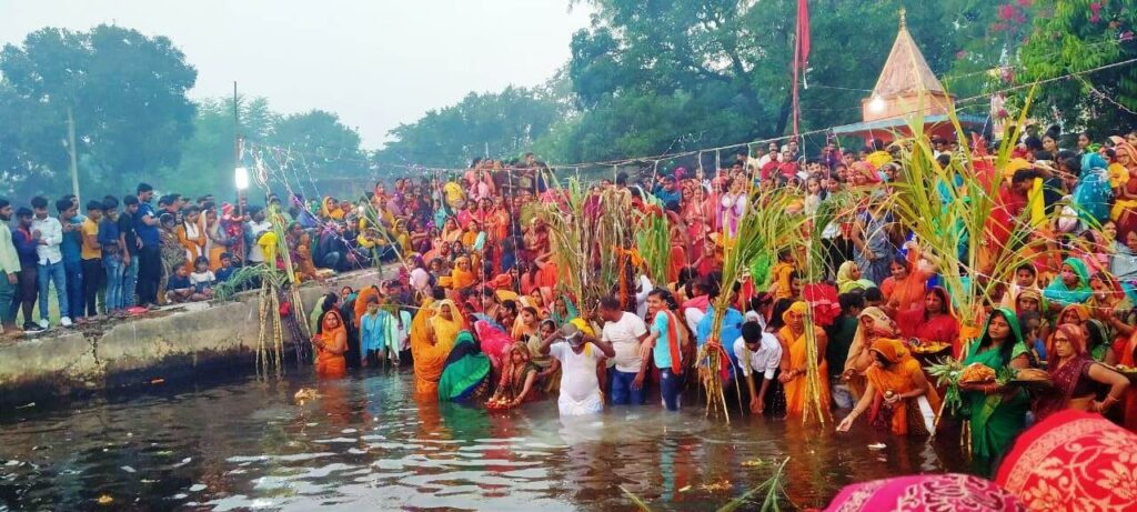There is an atmosphere of devotion and joy across the country on the occasion of Chhath Mahaparva, President and Ministers extended their best wishes.