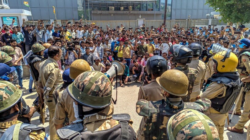 Noida Workers Erupt Again — 60 Arrested, Yogi Government Revises Minimum Wage!